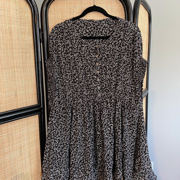 Free People Dresses & Skirts - Free People Black Floral Mini Dress with White Daisy Print